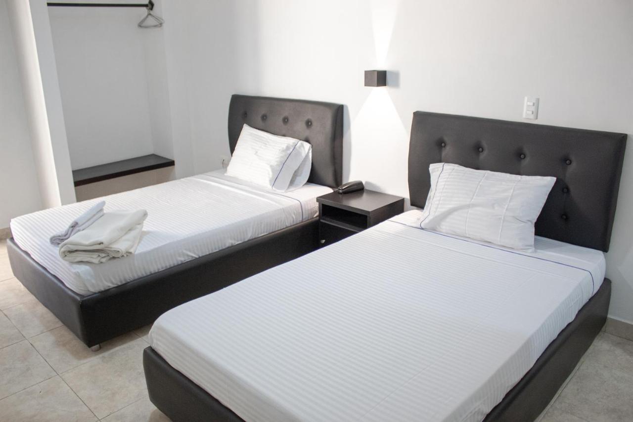 Hotel Fenix กูกูตา ภายนอก รูปภาพ
