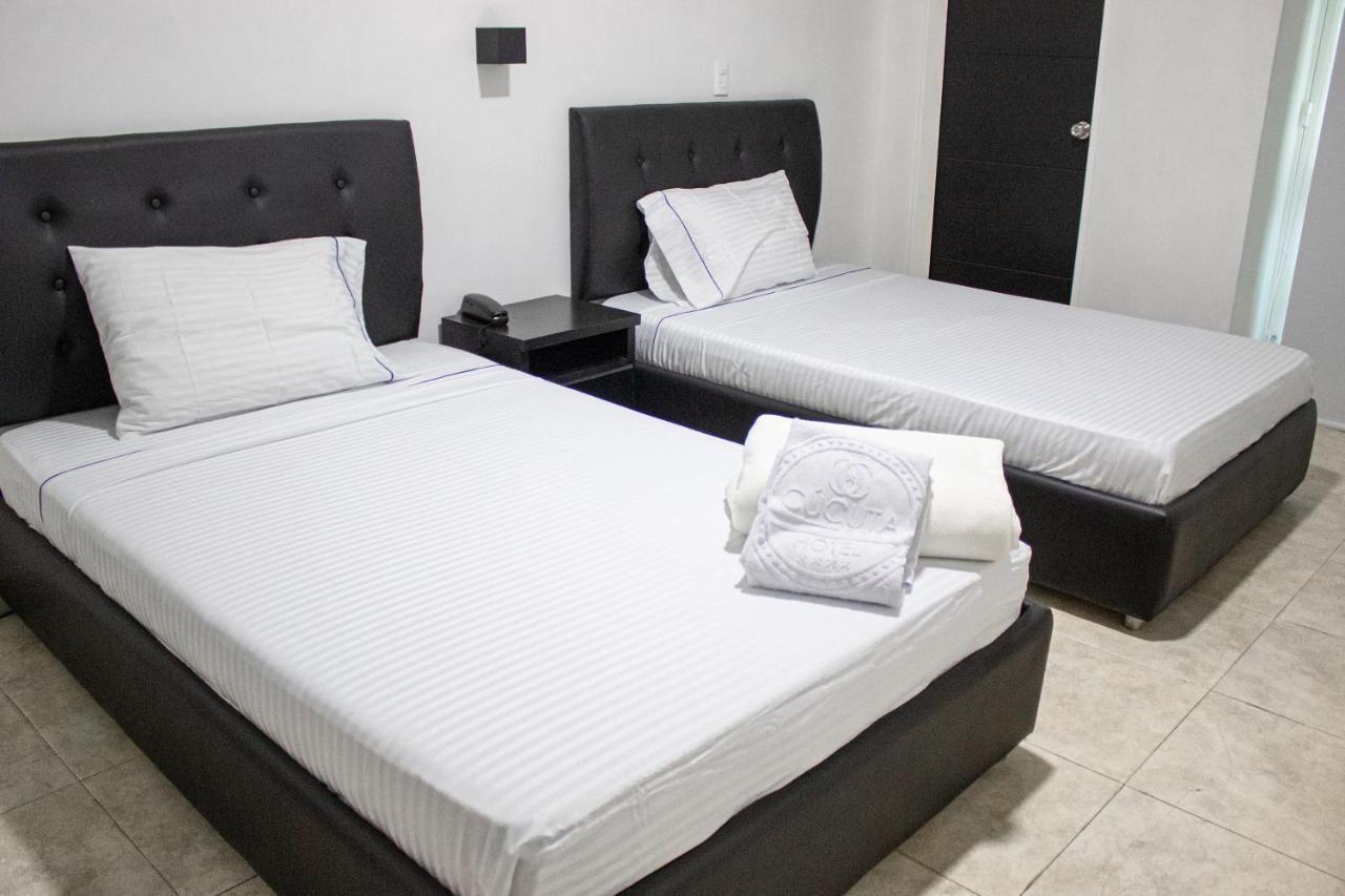 Hotel Fenix กูกูตา ภายนอก รูปภาพ